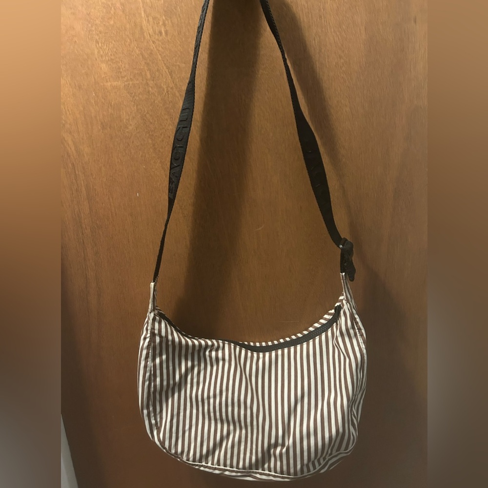 Baggu medium crescent crossbody bag